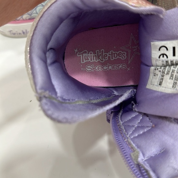 Skechers Girls Twinkle Toes size 10,5. Wearing twice like new. - Picture 5 of 7